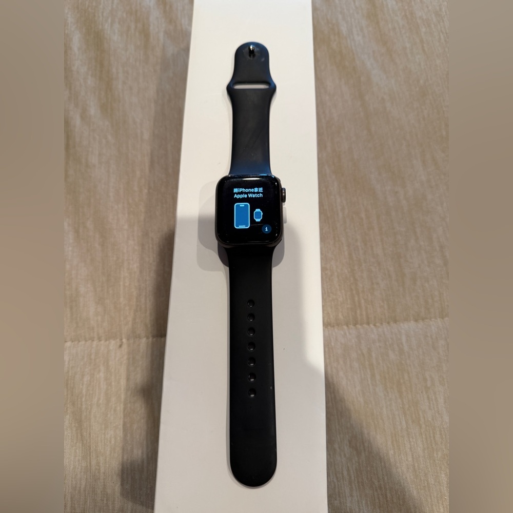 Apple 6 Series Smartwatch - Black